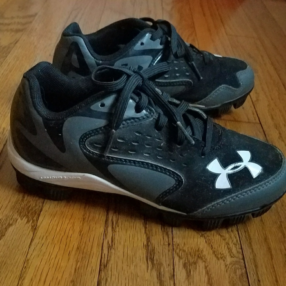 Under Armour Boys baseball cleats size 1.5